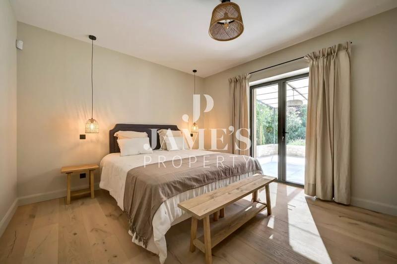 Maison - 250 m² - 5 pièces