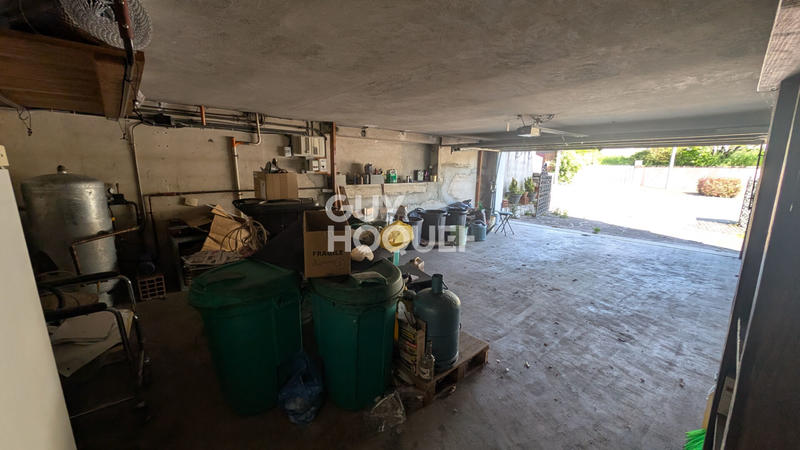 Maison - 231 m² - 8 pièces