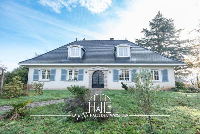 Maison - 228 m² - 8 pièces