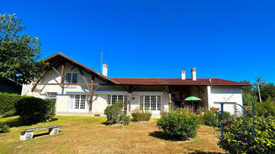 Maison traditionnelle - 212 m² - 6 pièces