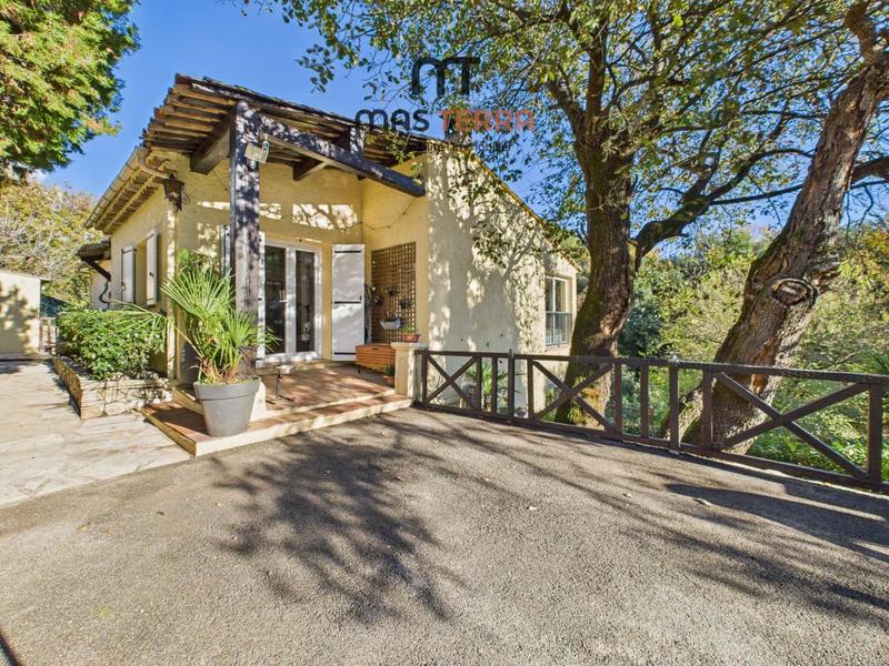 Maison - 230 m² - 6 pièces