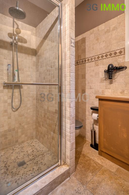 Villa - 180 m² - 8 pièces