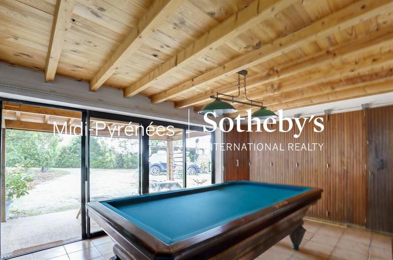 Maison - 256 m² - 7 pièces