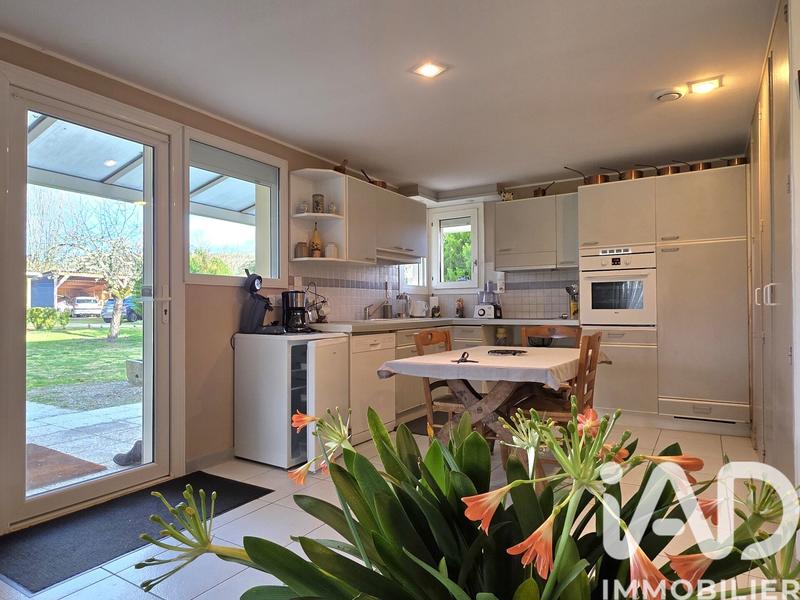 Maison - 290 m² - 9 pièces