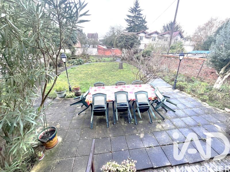 Maison - 222 m² - 10 pièces