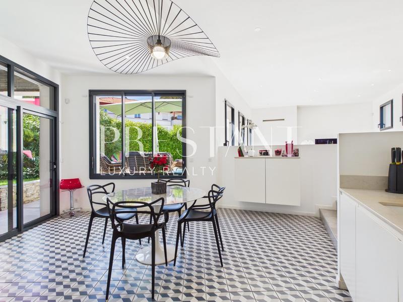 Maison - 180 m² - 5 pièces