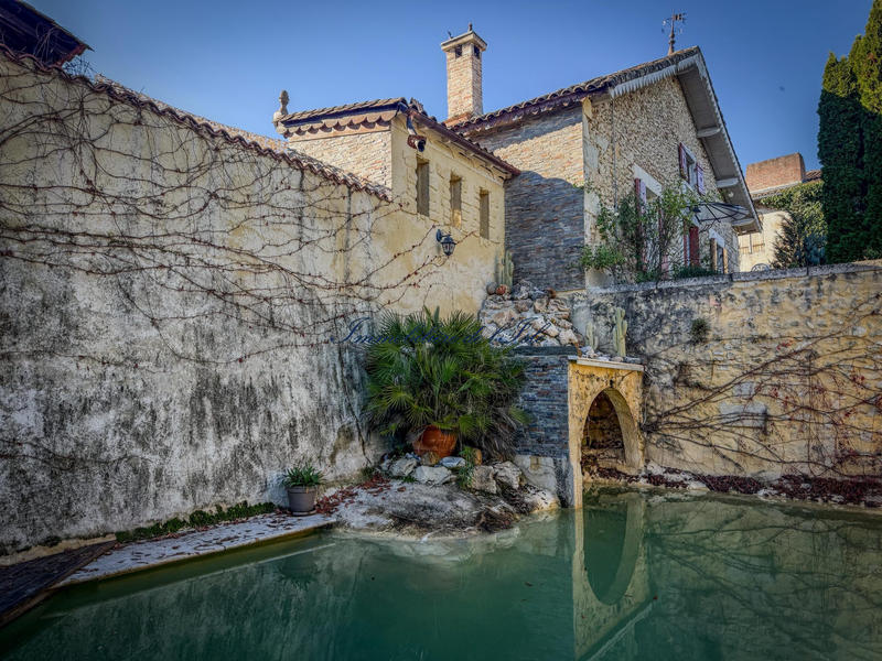 Maison - 220 m² - 9 pièces