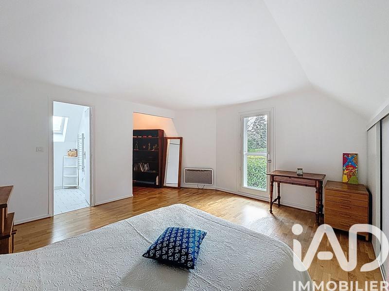 Maison - 241 m² - 9 pièces