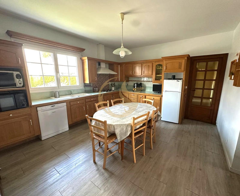 Maison - 178 m² - 8 pièces