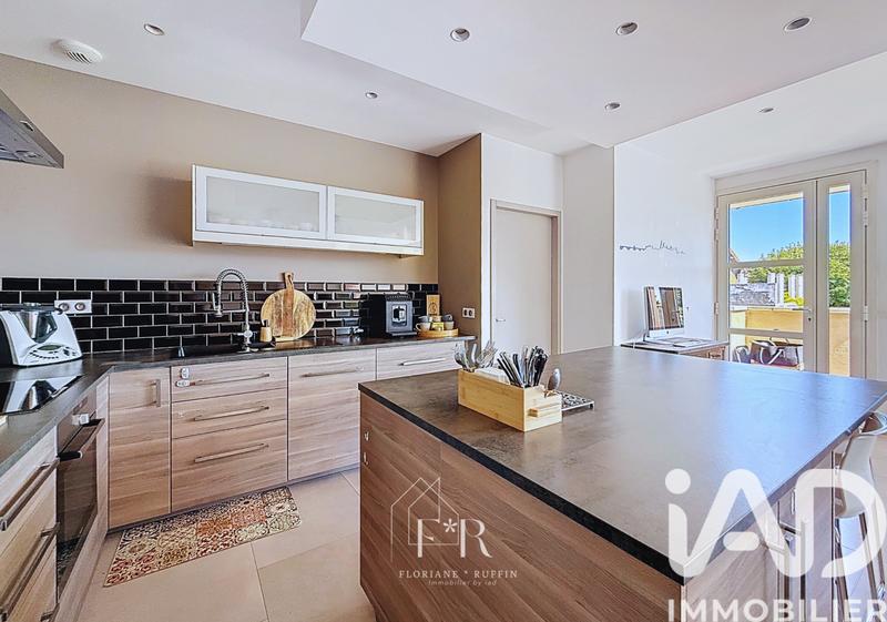 Maison - 200 m² - 4 pièces