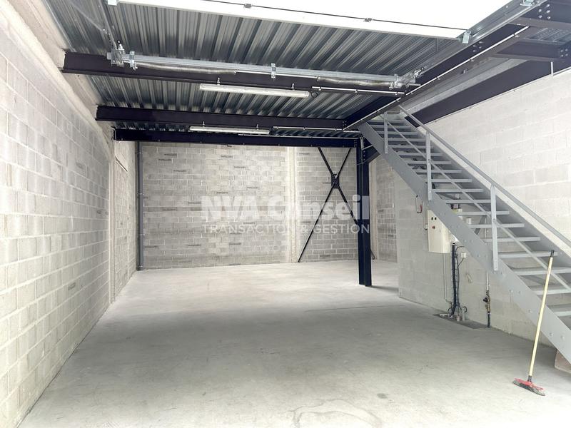 Entrepôt - 240 m²