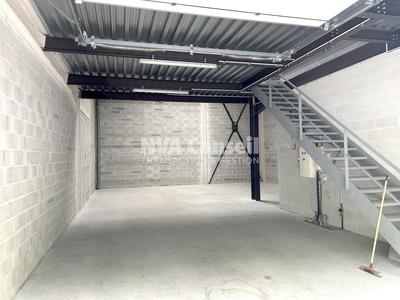 Entrepôt - 240 m²
