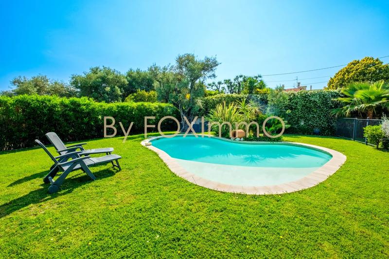 Maison - 230 m² - 8 pièces