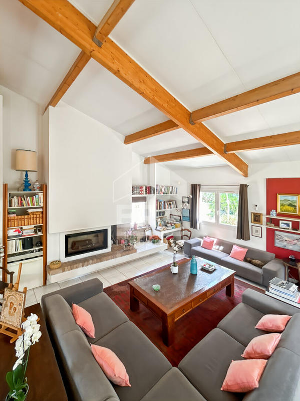 Villa - 315 m² - 6 pièces