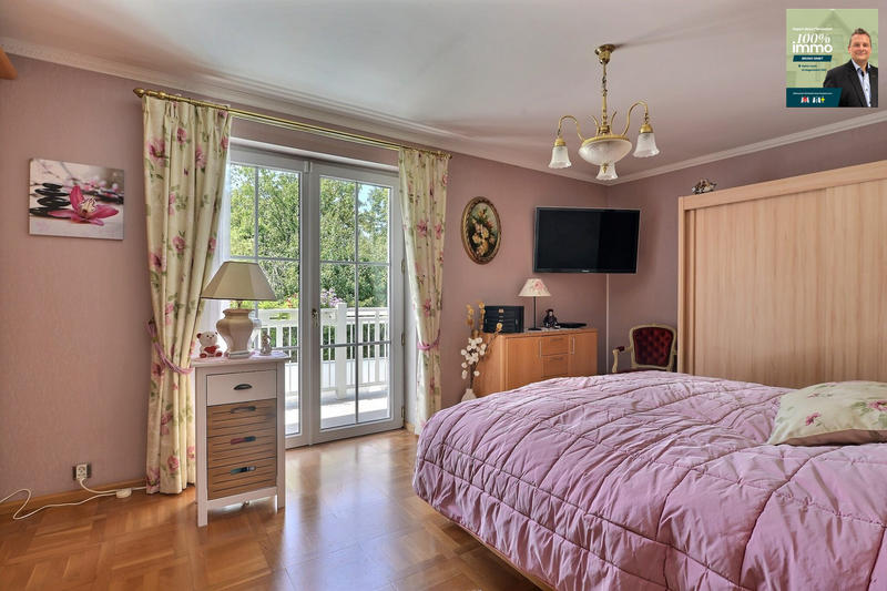 Maison - 232 m² - 7 pièces