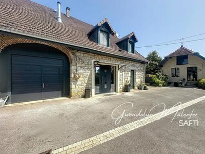 Maison - 248 m² - 8 pièces