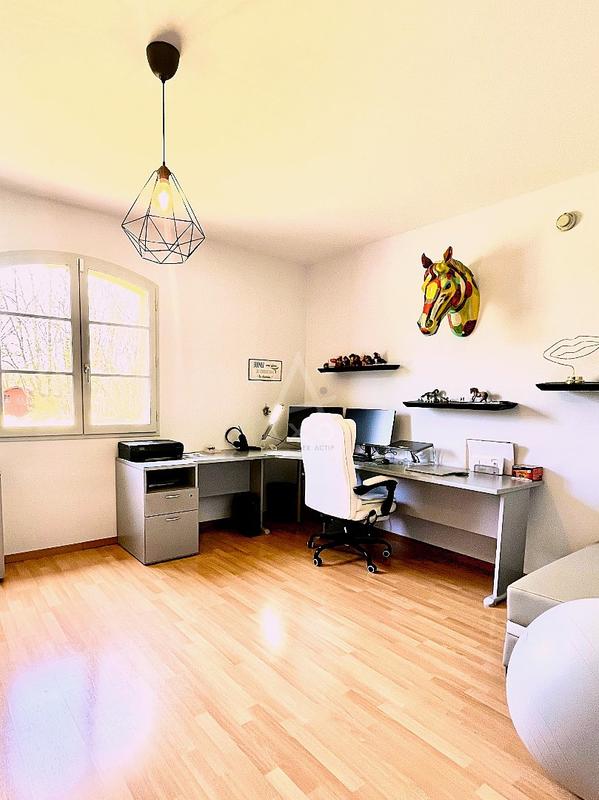 Maison - 215 m² - 6 pièces