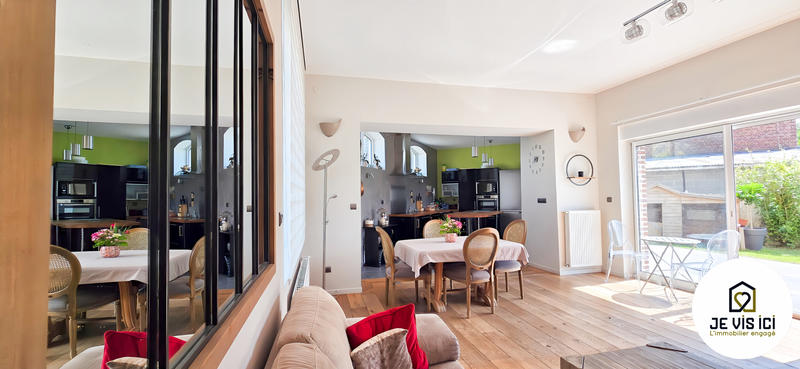 Maison - 220 m² - 8 pièces