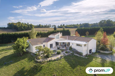 Maison - 284 m² - 14 pièces