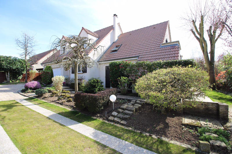 Maison - 285 m² - 8 pièces