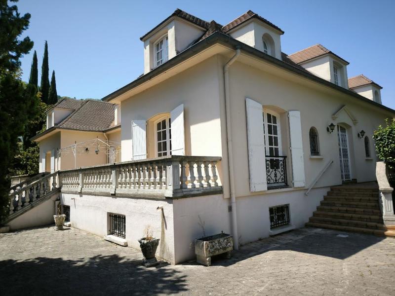 Maison bourgeoise - 330 m² - 13 pièces