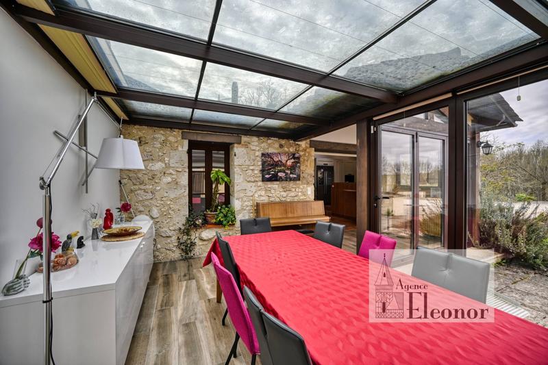 Maison traditionnelle - 477 m² - 23 pièces