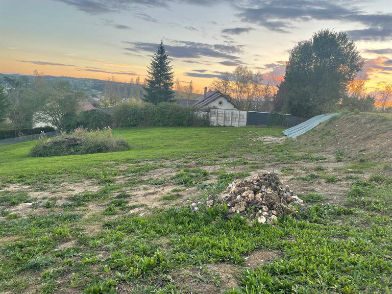 Terrain constructible - 1 500 m²