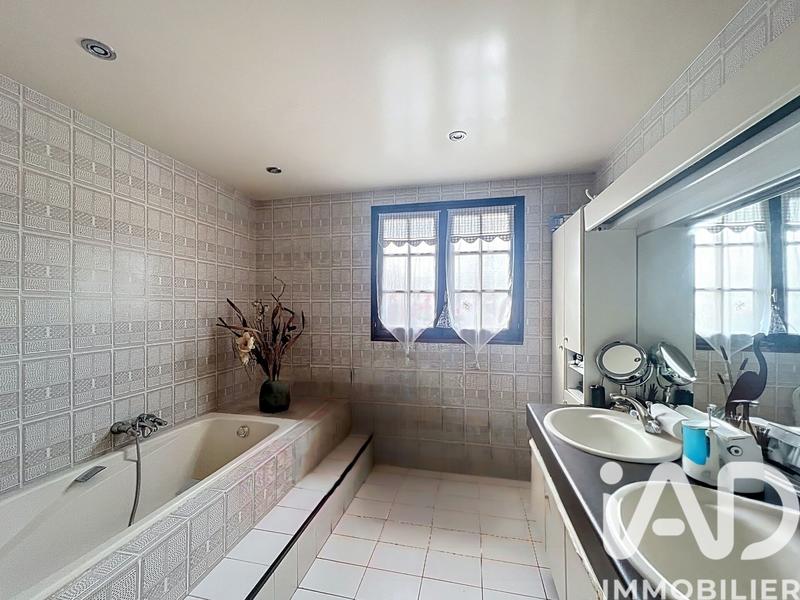 Maison - 155 m² - 9 pièces