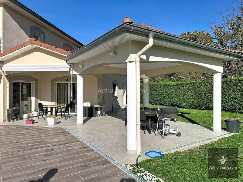 Maison - 200 m² - 9 pièces