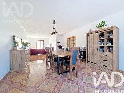 Maison - 189 m² - 9 pièces
