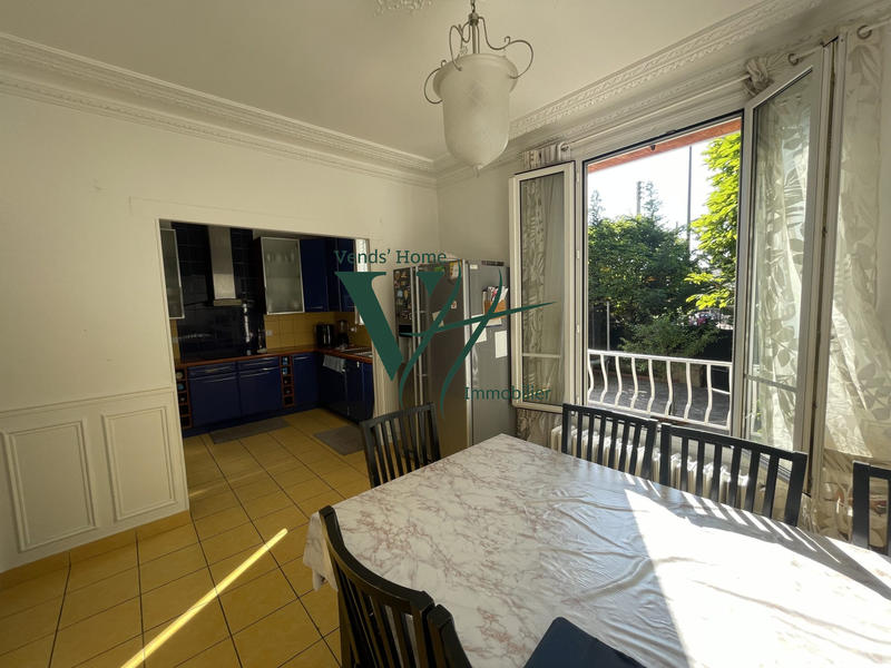 Maison traditionnelle - 147 m² - 9 pièces