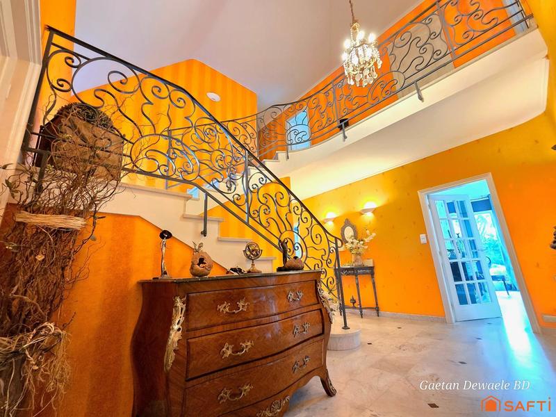 Maison - 243 m² - 10 pièces