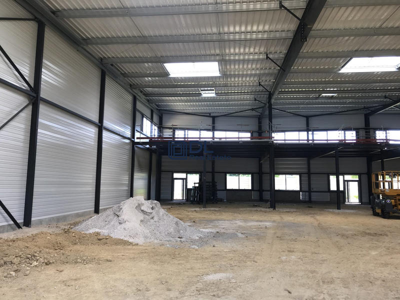 Entrepôt - 1 270 m²