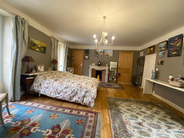 Maison - 227 m² - 11 pièces