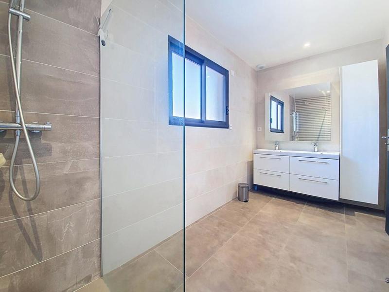 Maison - 186 m² - 6 pièces