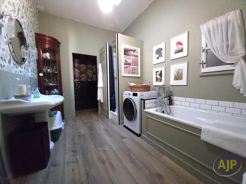 Appartement - 97 m² - 4 pièces