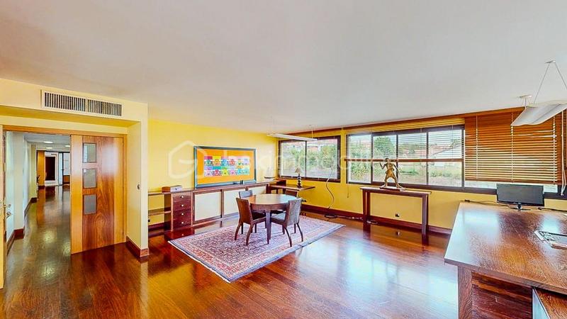 Bureau - 262 m² - 9 pièces