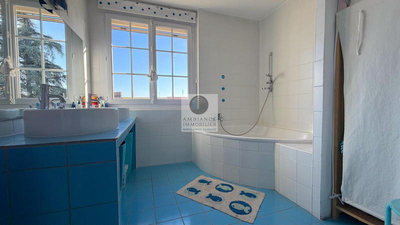 Maison - 280 m² - 9 pièces