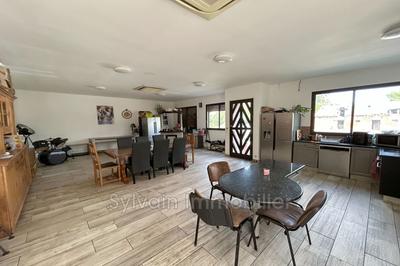 Maison - 196 m² - 7 pièces