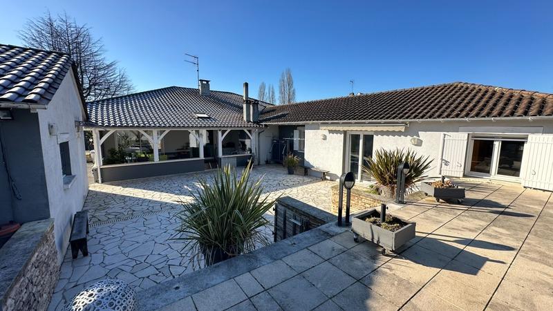 Maison - 205 m² - 6 pièces