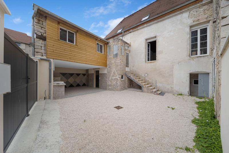 Maison - 222 m² - 9 pièces