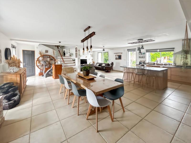 Maison - 192 m² - 6 pièces