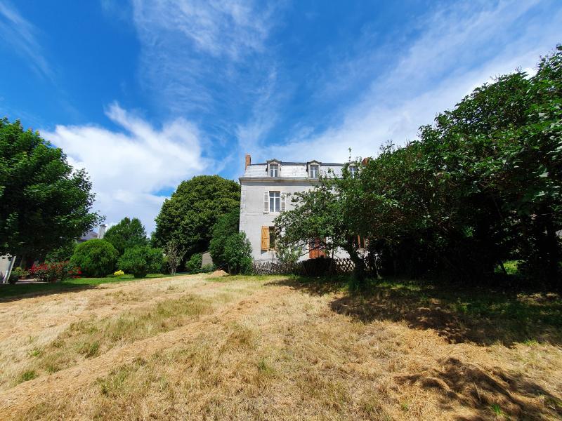 Maison - 180 m² - 12 pièces