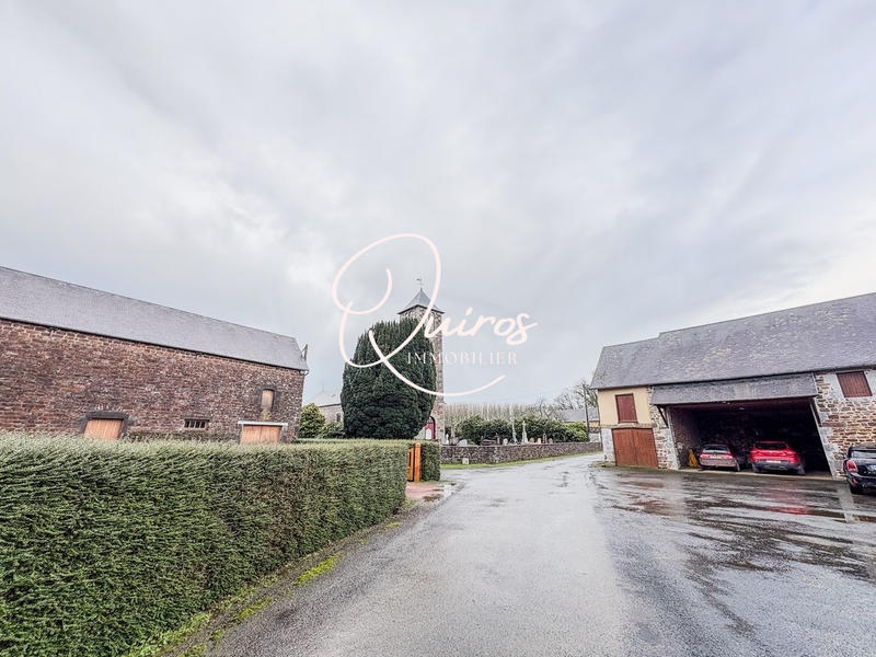 Maison - 230 m² - 7 pièces