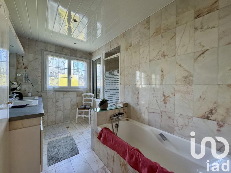 Maison - 300 m² - 8 pièces