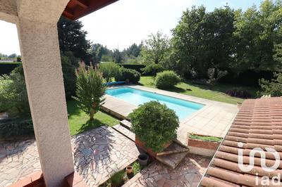 Maison - 242 m² - 6 pièces