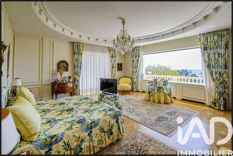 Maison - 555 m² - 15 pièces