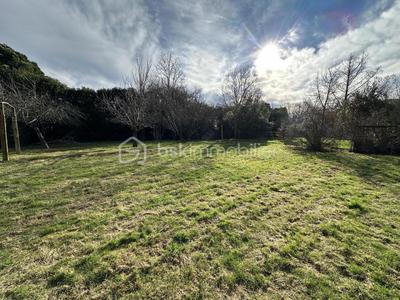 Terrain constructible - 1 150 m²
