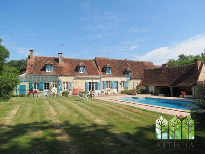 Maison traditionnelle - 422 m² - 14 pièces