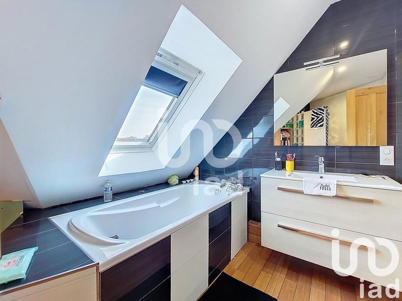 Maison - 200 m² - 9 pièces